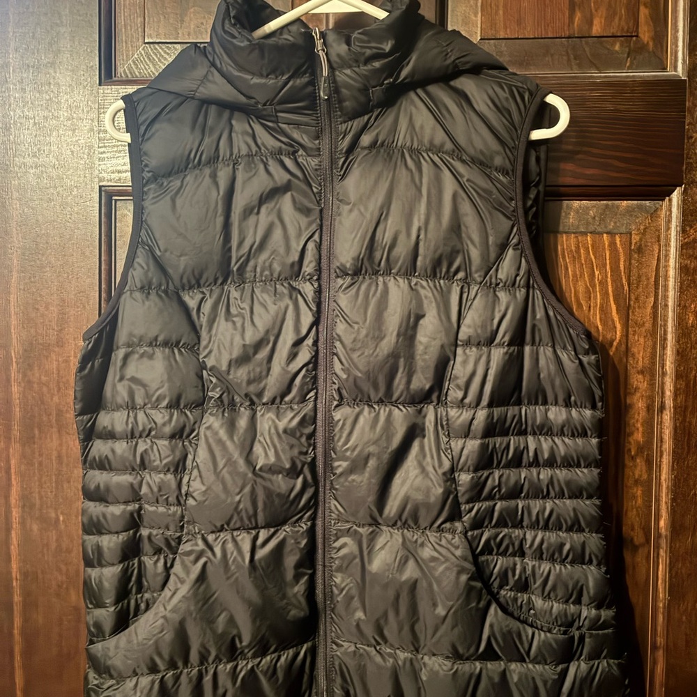 Women's Black Puffer Vest